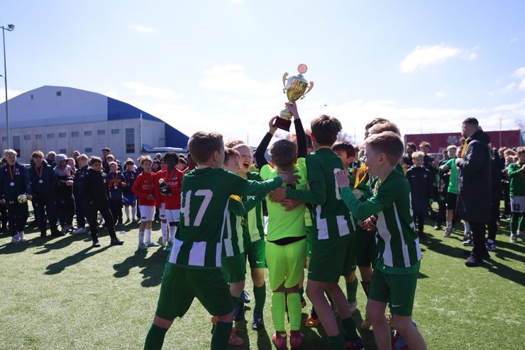 Kings Cup — победители поднимают кубок