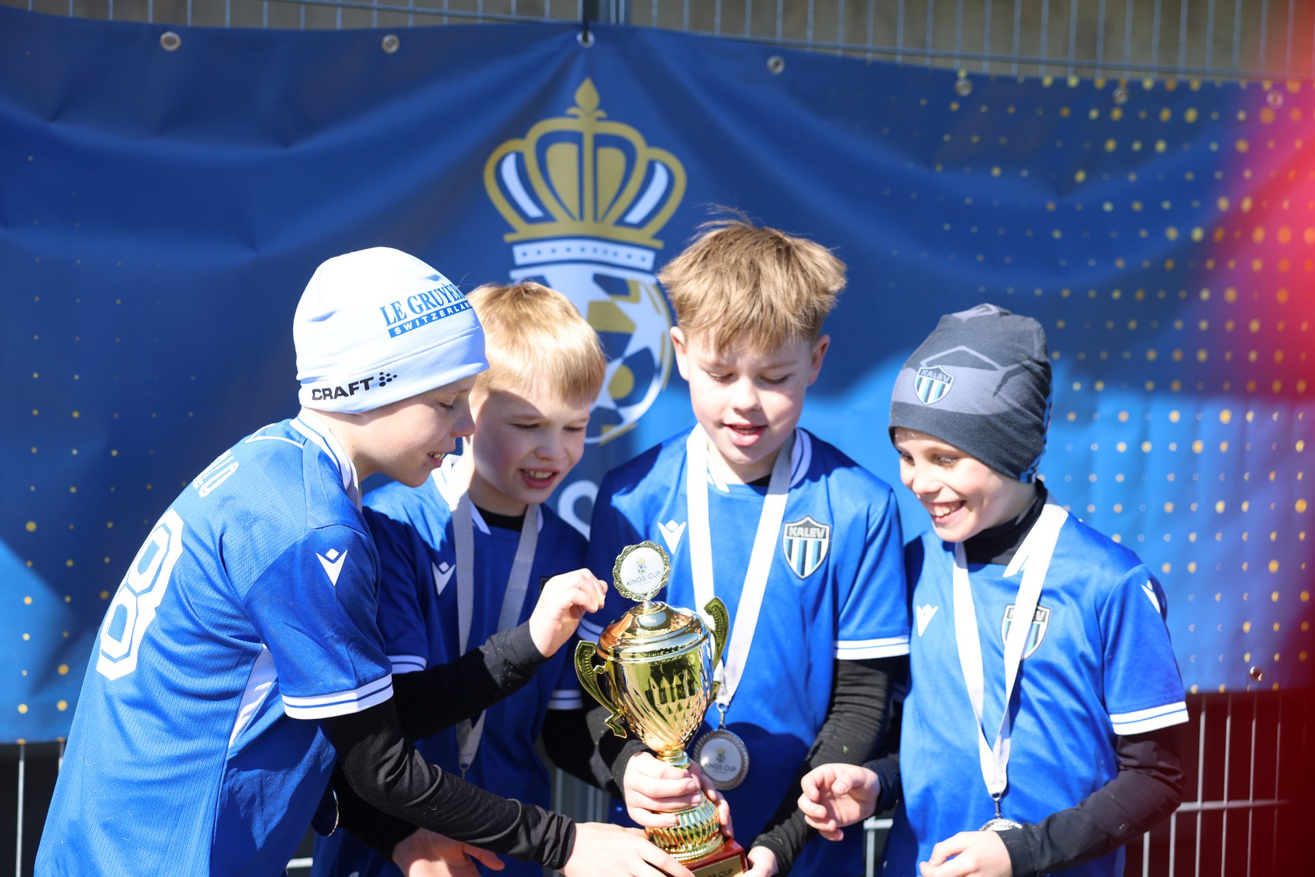 Winners with their medals